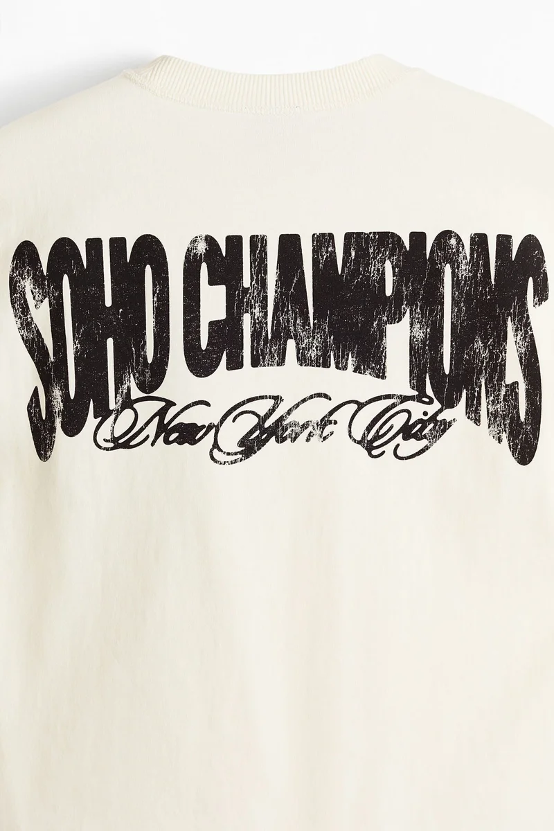 اتش اند ام تي-شيرت مطبوع بتصميم فضفاض